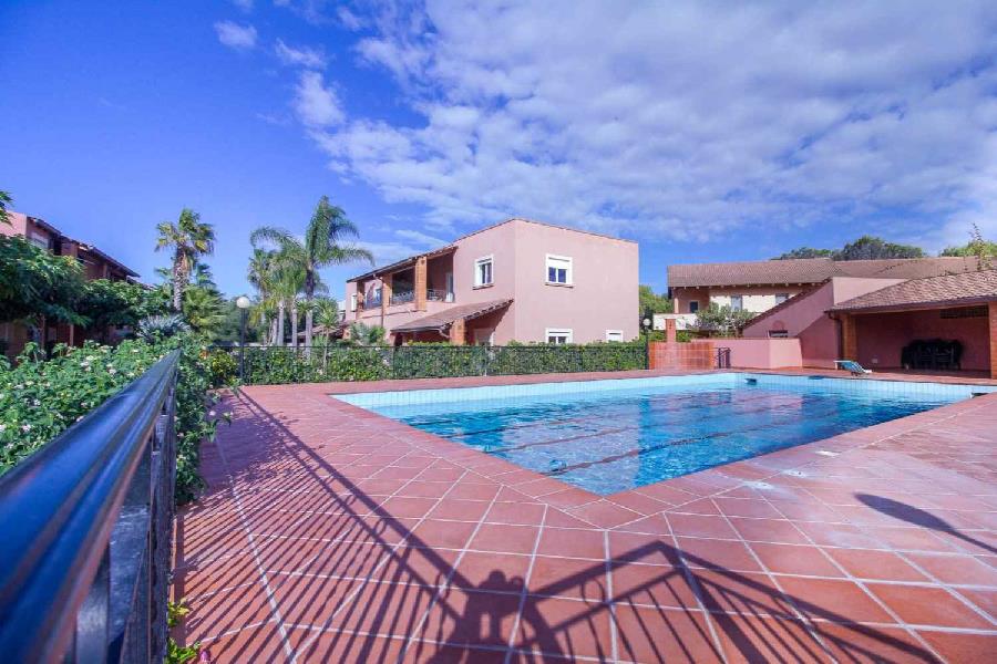 Villa Sicily and Apartments to rent in Ragusa Province on the Beach